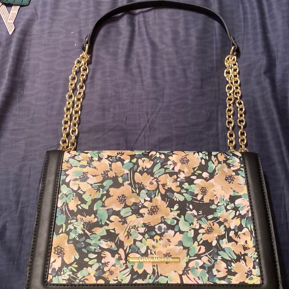 black and neutral floral bag e/ double chain strap and split inside pockets